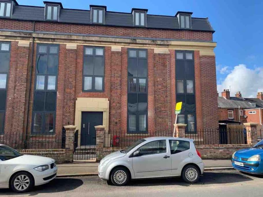 Apartament Newly Built 2 Bed Flat In The Heart Of Leek Zewnętrze zdjęcie